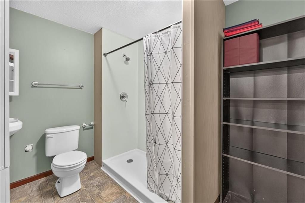 420 Shannon Avenue — photo 53