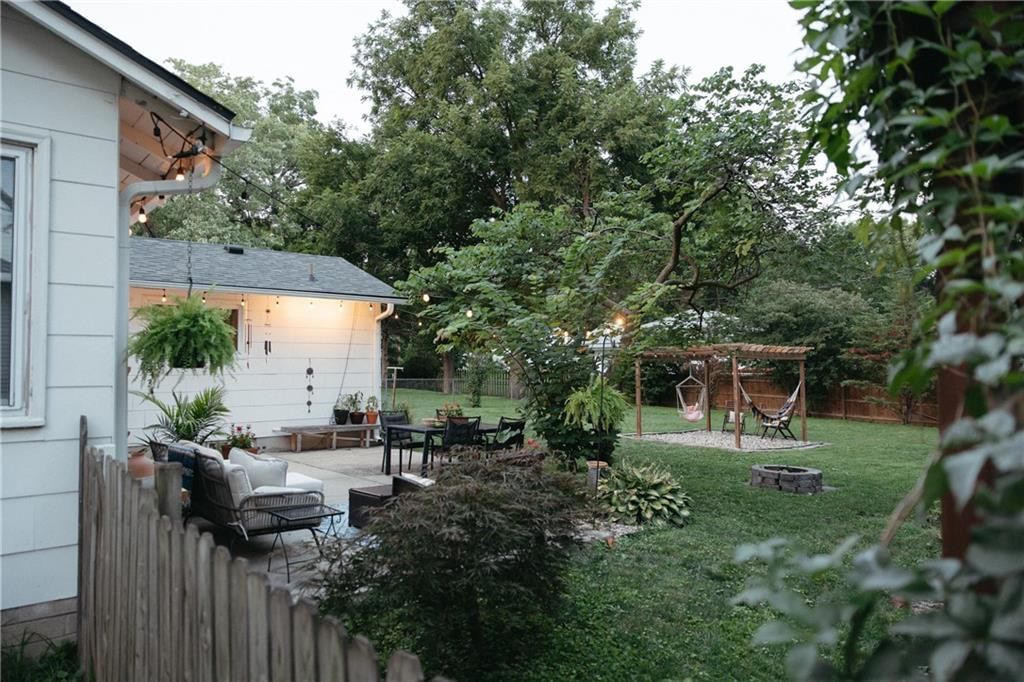 6937 Walmer Street — photo 24