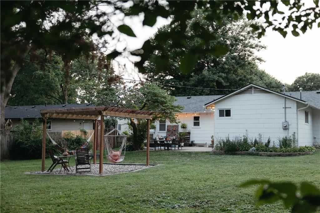6937 Walmer Street — photo 28