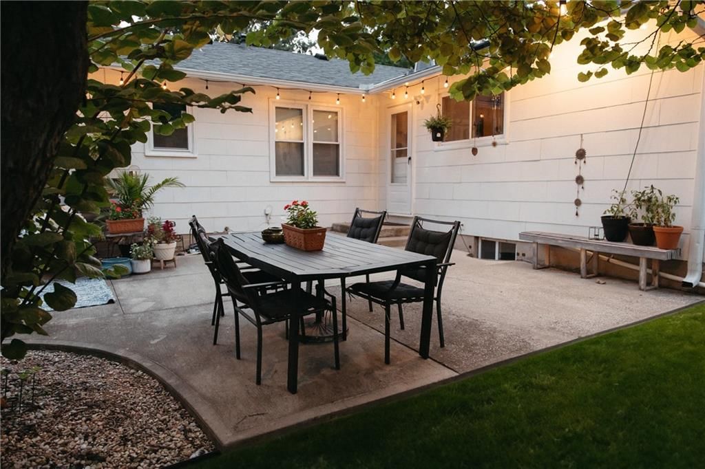 6937 Walmer Street — photo 32