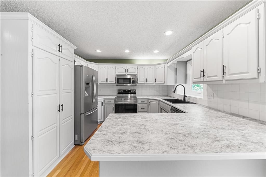 139 The Woodlands Drive — photo 5
