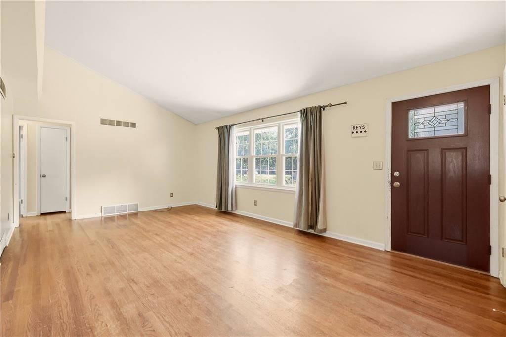101 Avondale Street — photo 6