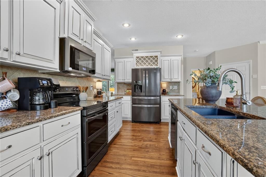 4425 Silverheel Street — photo 7