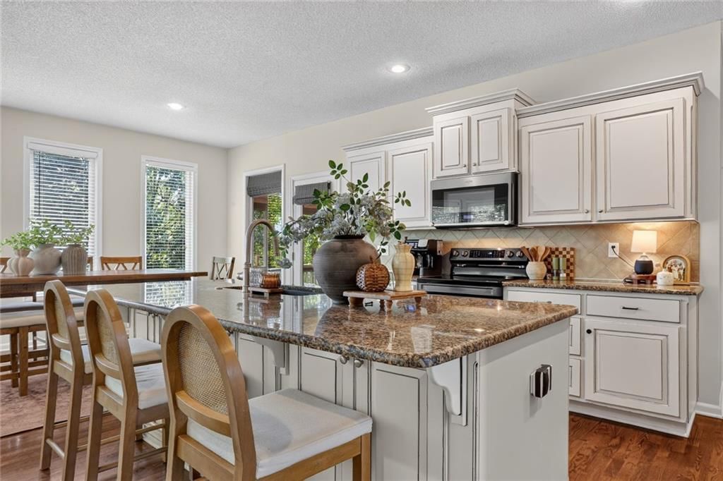 4425 Silverheel Street — photo 9