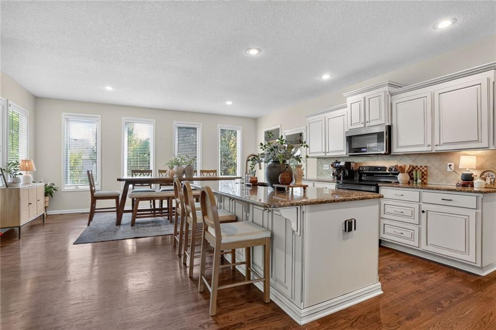4425 Silverheel Street — photo 10
