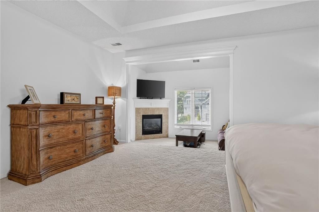 4425 Silverheel Street — photo 18