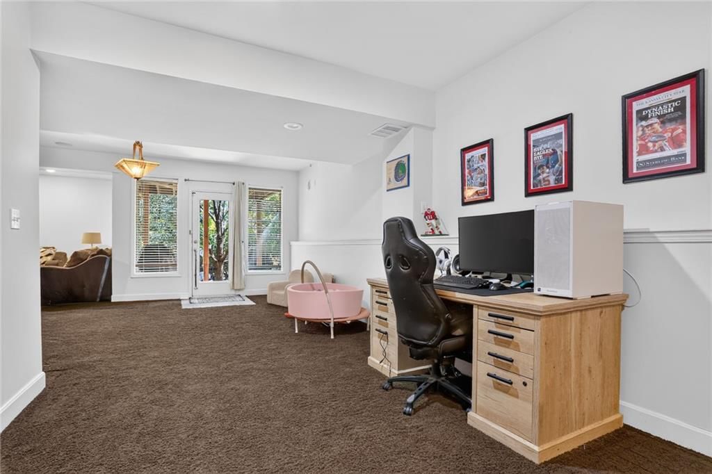 4425 Silverheel Street — photo 32