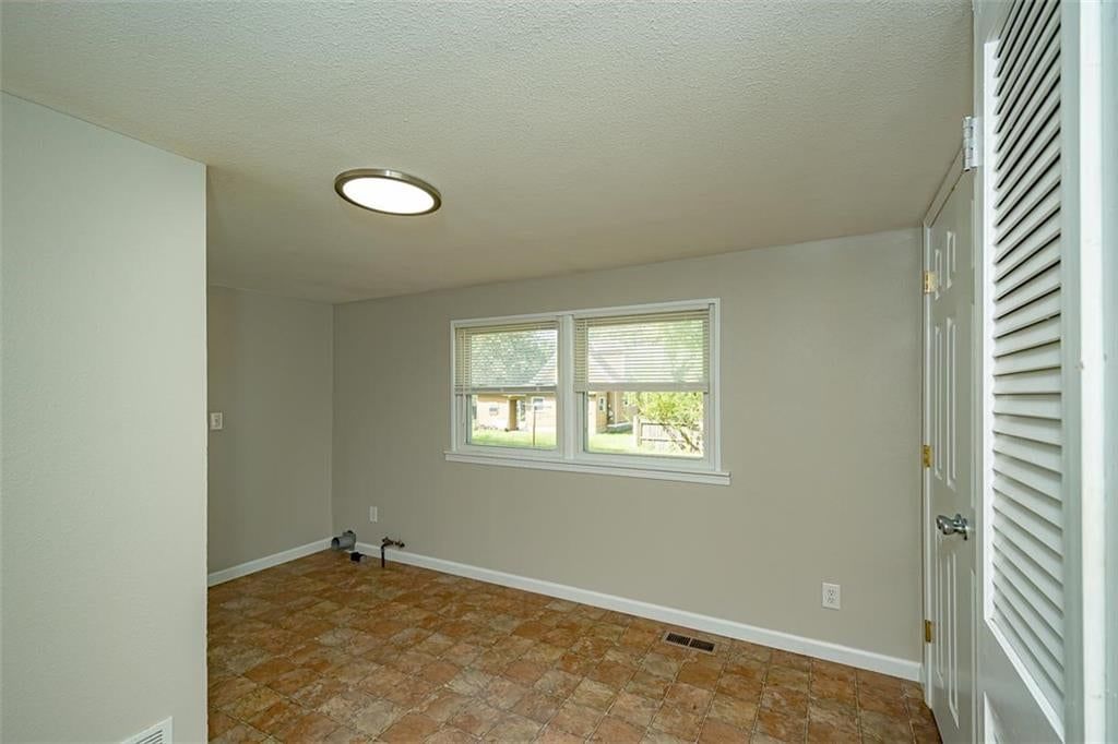 1032 N Sycamore Street — photo 13
