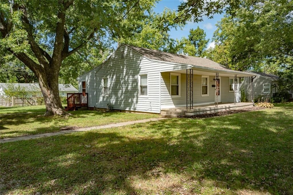 1032 N Sycamore Street — photo 33