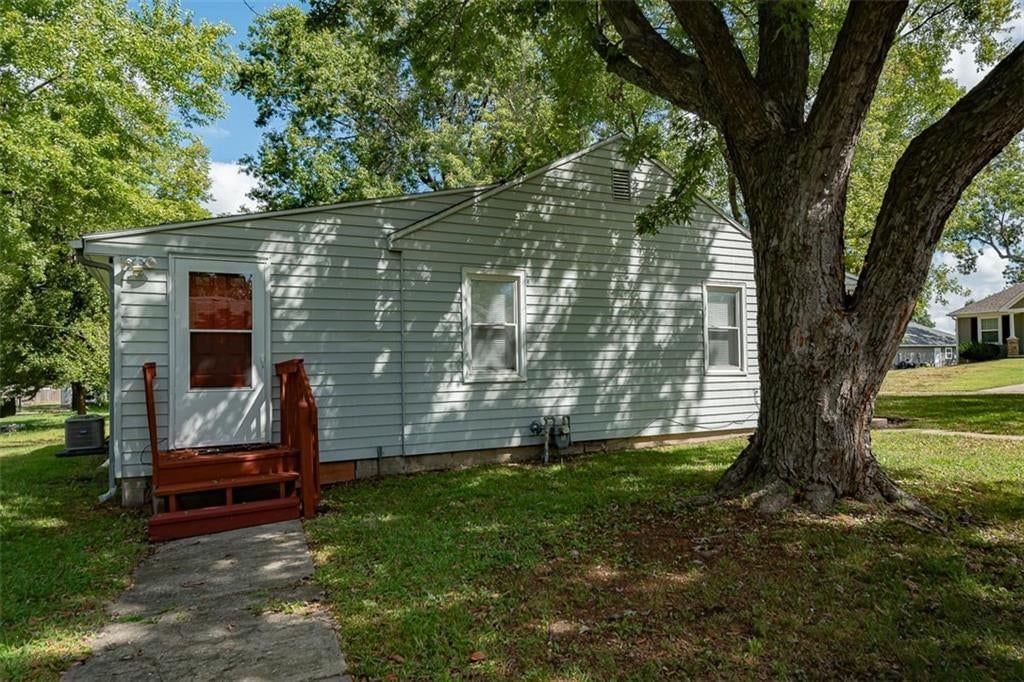 1032 N Sycamore Street — photo 34