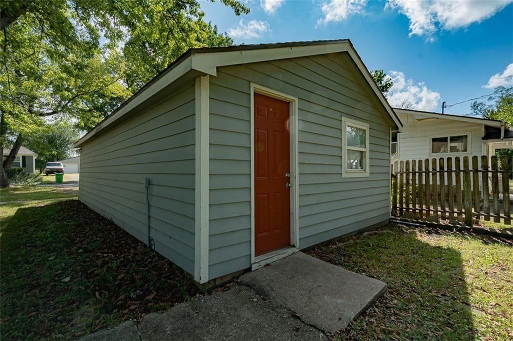 1032 N Sycamore Street — photo 36