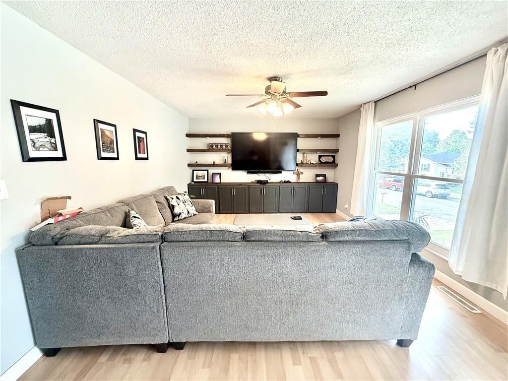 424 Lisa Lane — photo 3