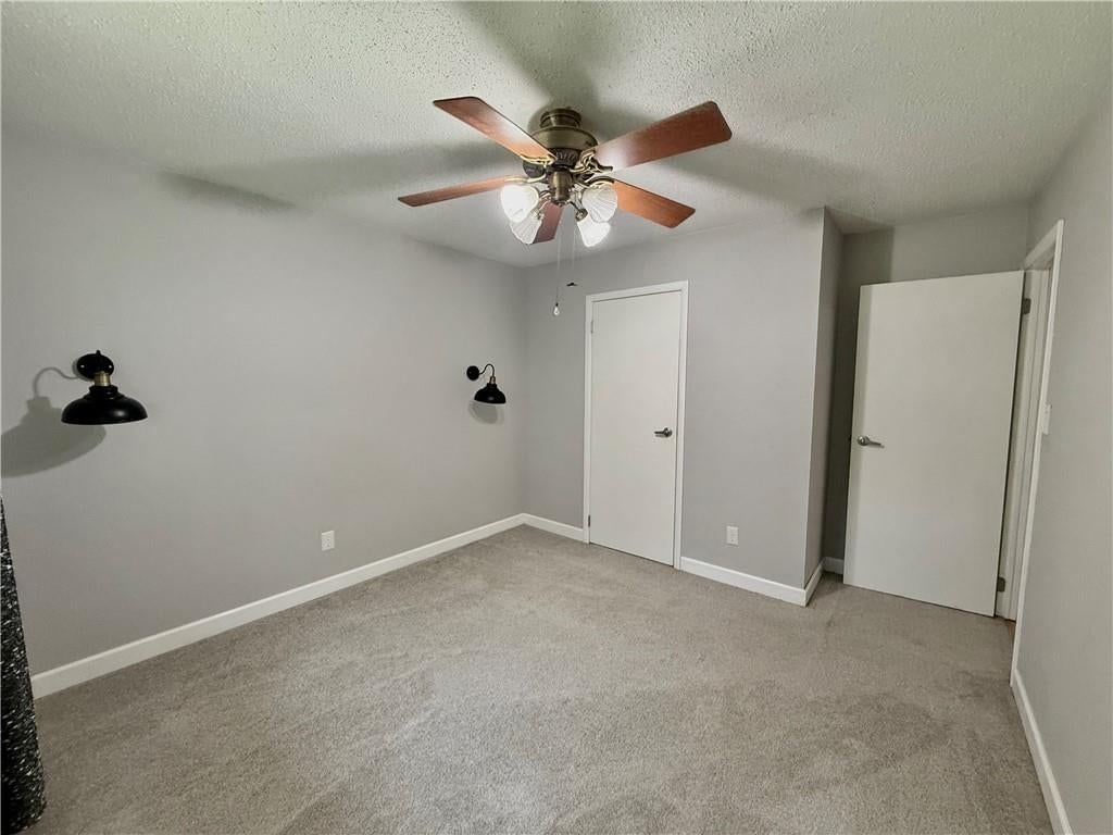 424 Lisa Lane — photo 13