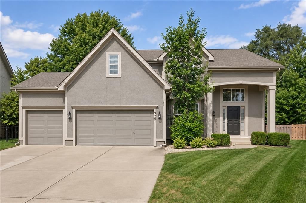 13701 Gillette Street — photo 2