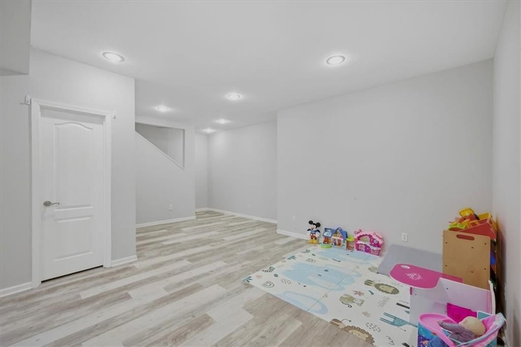 13701 Gillette Street — photo 23