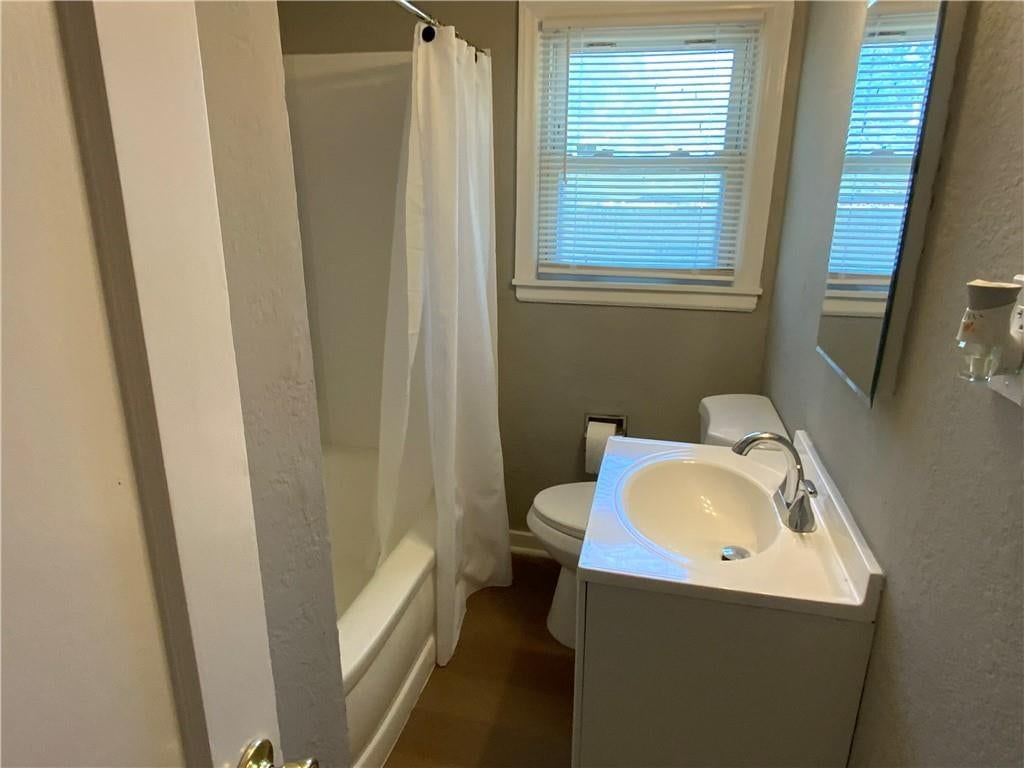 1053 Locust Street — photo 10