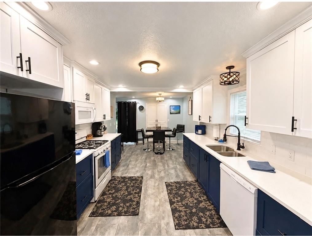 Statement lighting and gas range at 5417 Paseo Boulevard, Kansas City, MO 64110