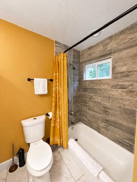 Tiled shower at 5417 Paseo Boulevard, Kansas City, MO 64110