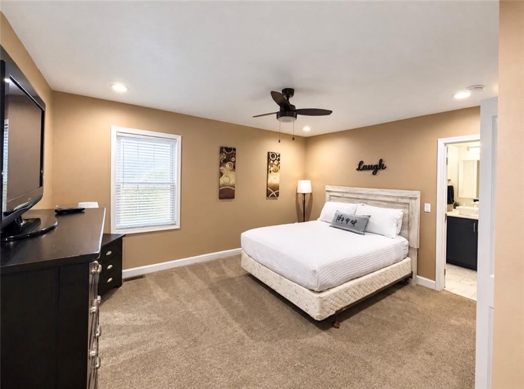 Photo 33 of 74 - 5417 Paseo Boulevard, Kansas City, MO 64110