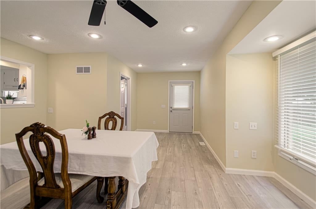2029 E Wyandotte Street — photo 9