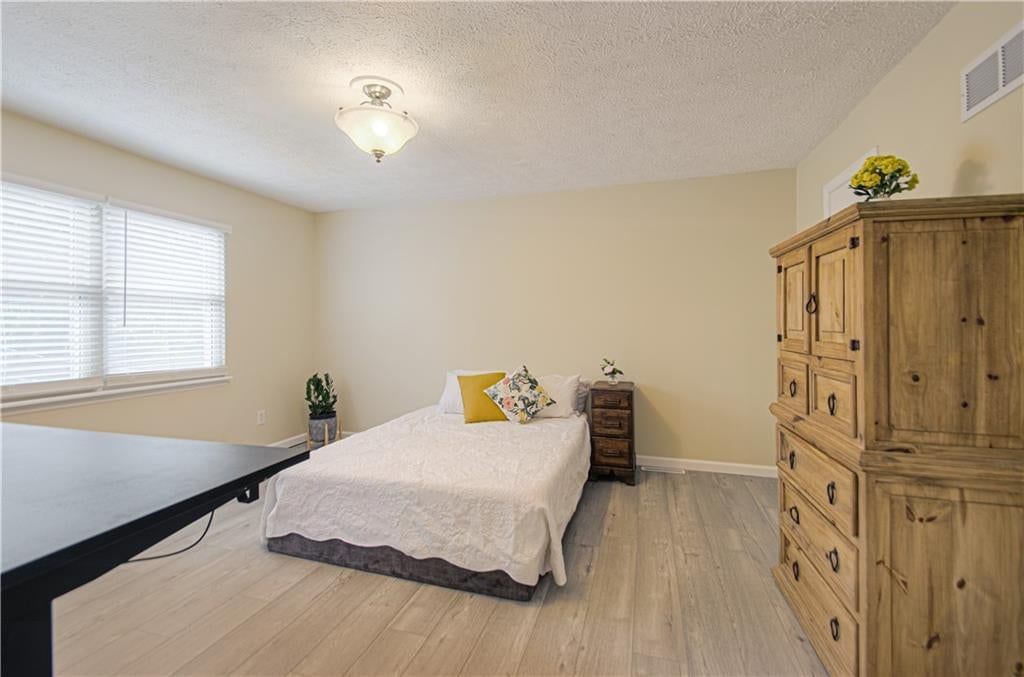 2029 E Wyandotte Street — photo 17