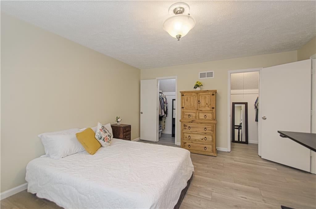 2029 E Wyandotte Street — photo 19