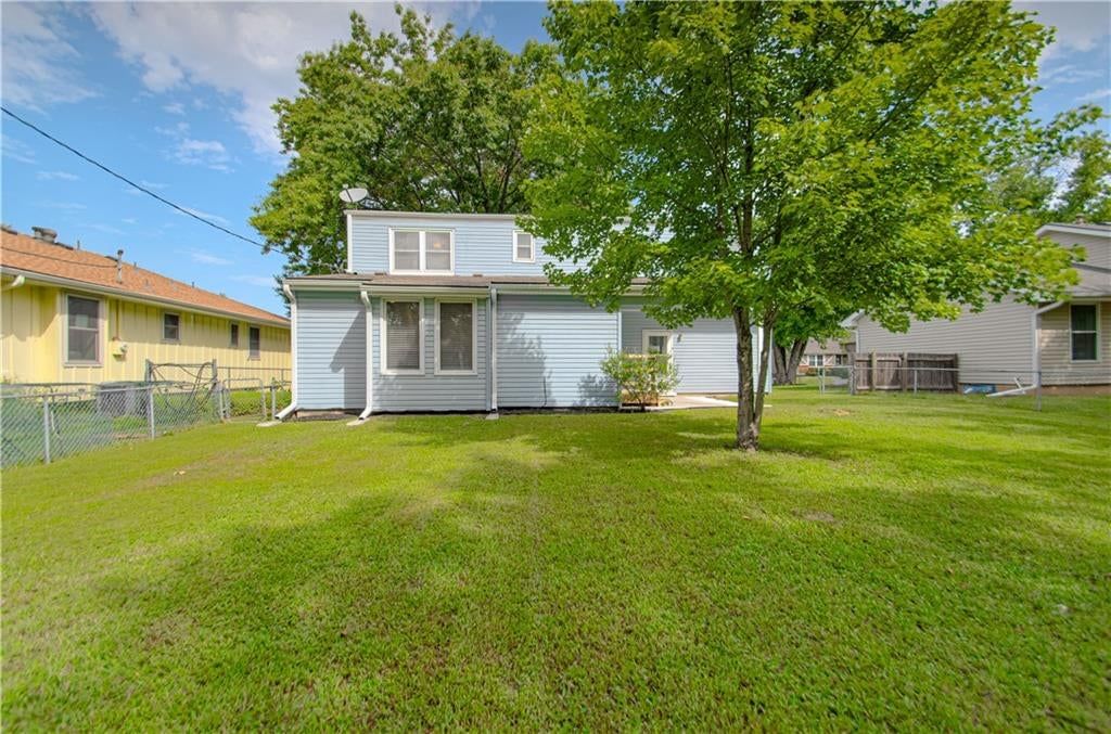 2029 E Wyandotte Street — photo 36