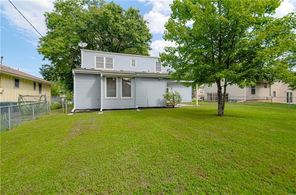 2029 E Wyandotte Street — photo 37