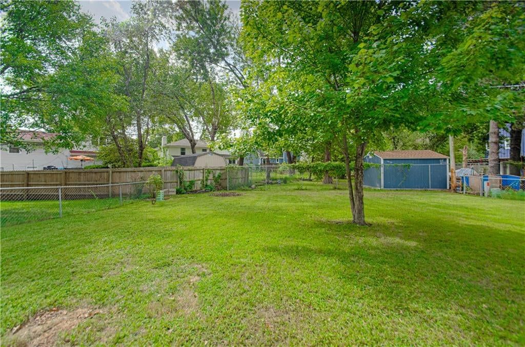 2029 E Wyandotte Street — photo 38