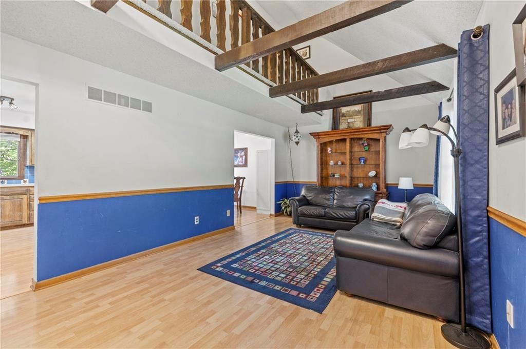 1944 E Sleepy Hollow Drive, Olathe, KS: listing photo 3