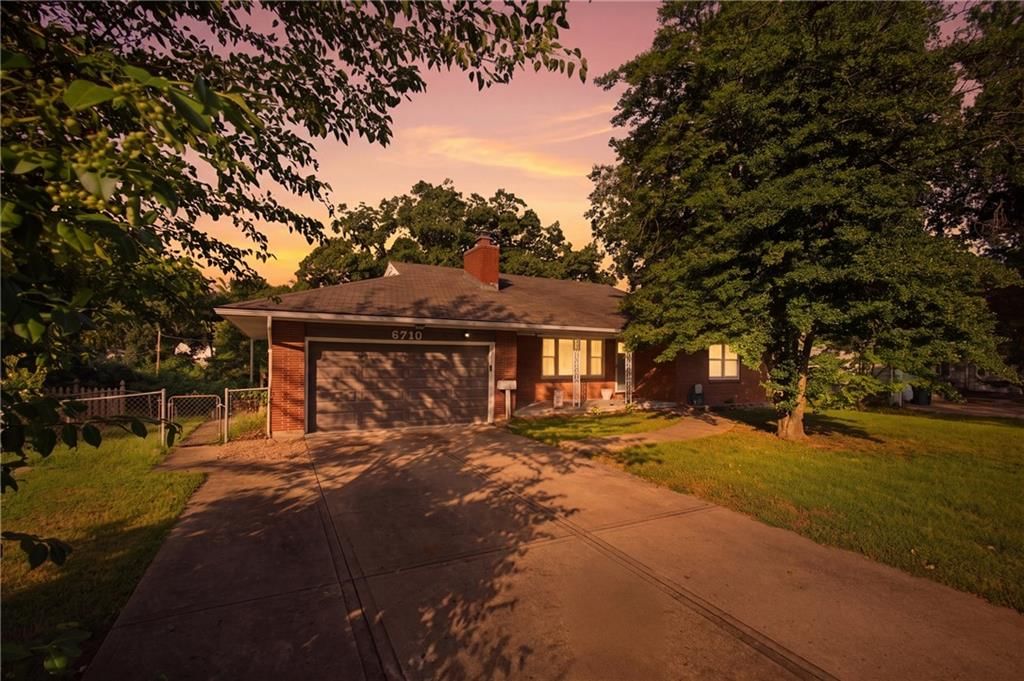 6710 N Baltimore Avenue, Gladstone, MO: listing photo 2