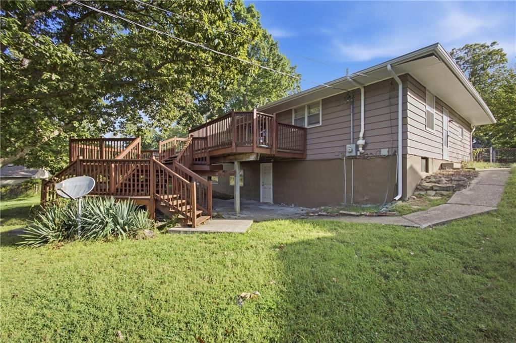 Photo 31 of 39 - 6710 N Baltimore Avenue, Gladstone, MO 64118