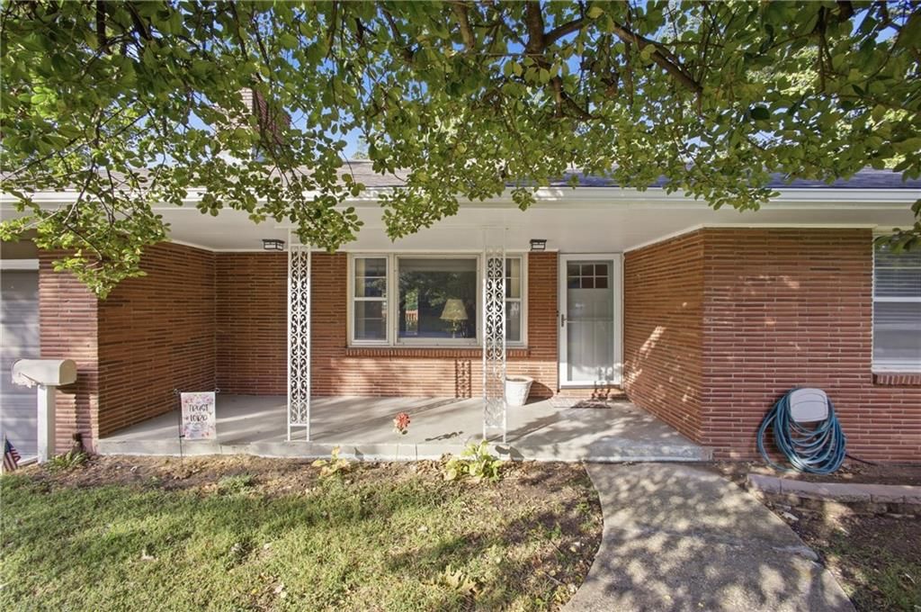 Photo 5 of 39 - 6710 N Baltimore Avenue, Gladstone, MO 64118