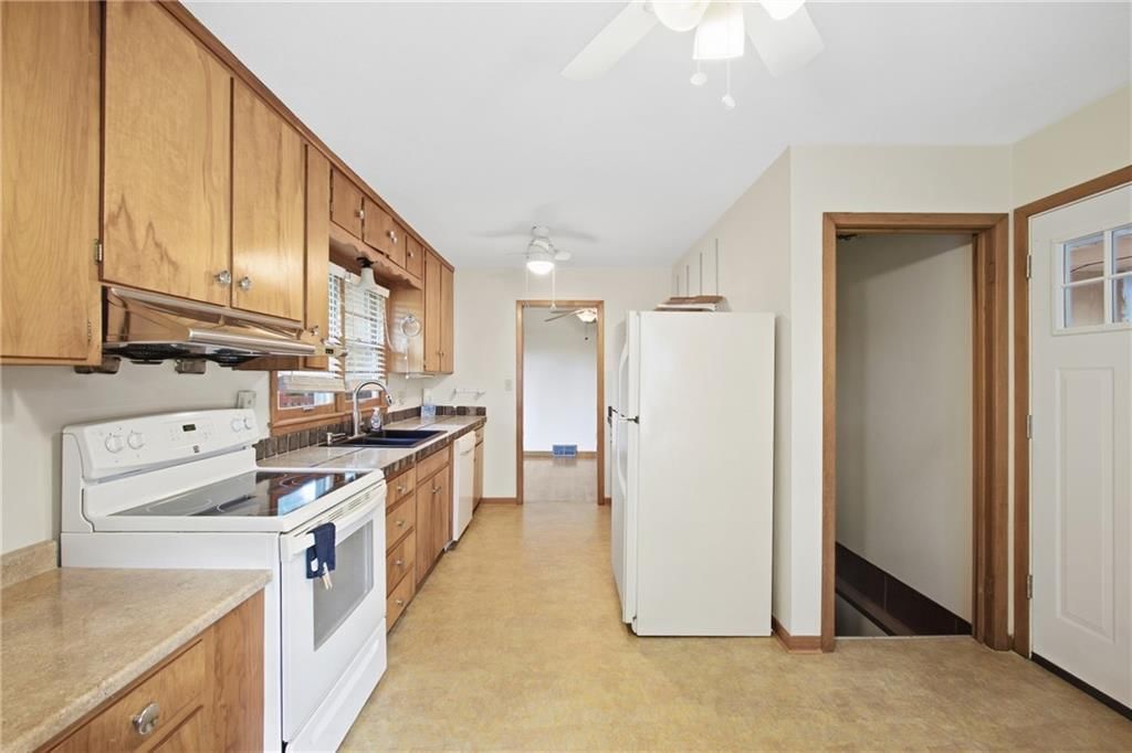 Photo 12 of 39 - 6710 N Baltimore Avenue, Gladstone, MO 64118