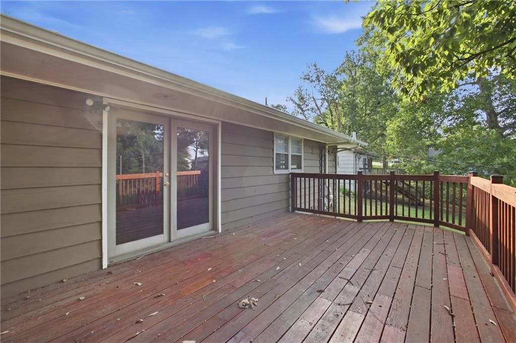 Photo 27 of 39 - 6710 N Baltimore Avenue, Gladstone, MO 64118