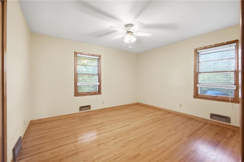 Photo 16 of 39 - 6710 N Baltimore Avenue, Gladstone, MO 64118