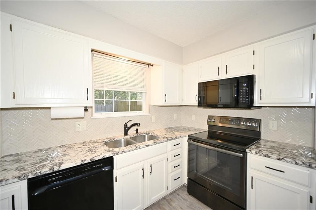 6125 NE Moonstone Court — photo 11