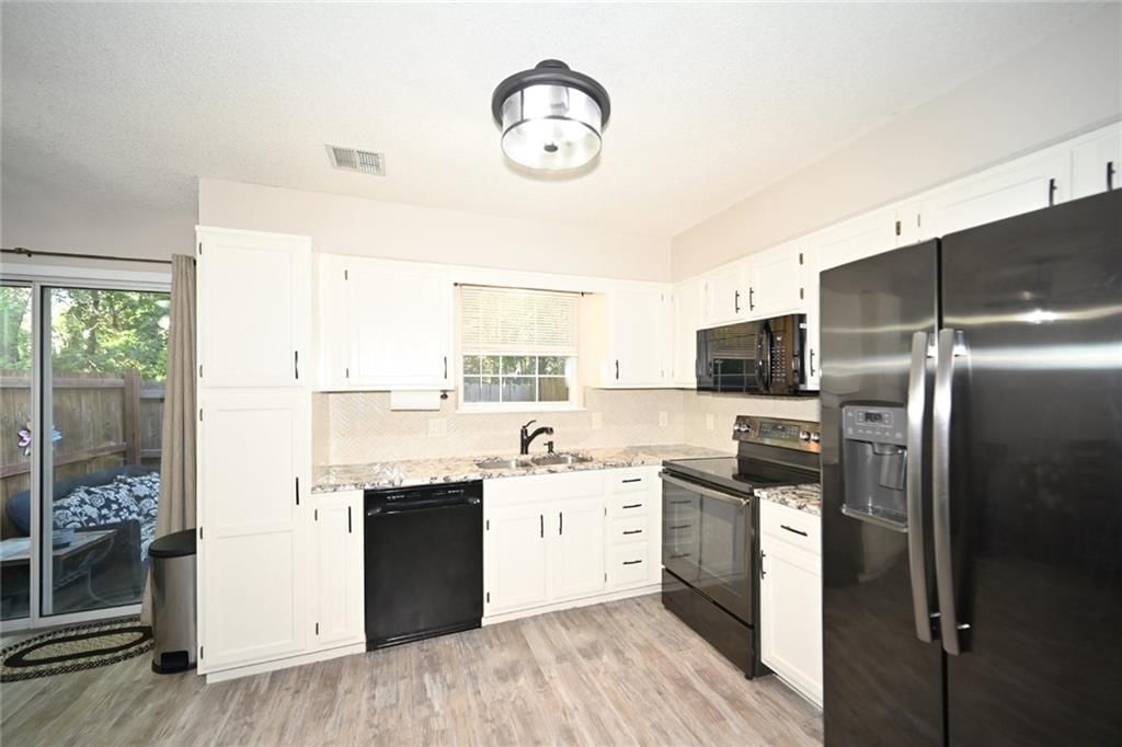 6125 NE Moonstone Court — photo 12
