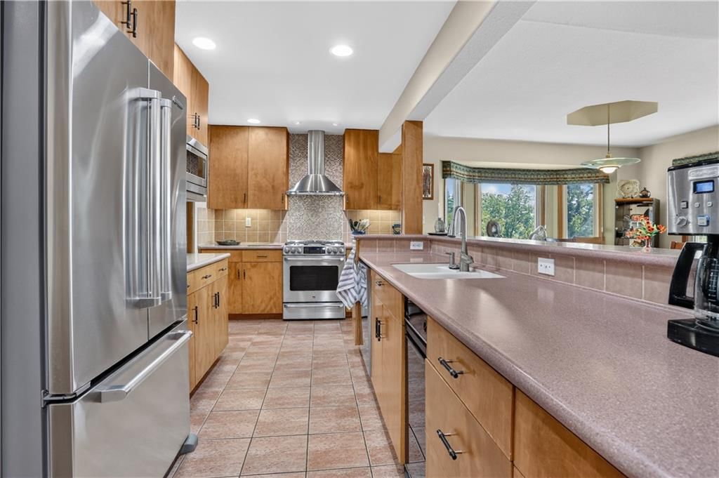 Granite counters and stainless steel appliances at 12200 E 89th Street, Kansas City, MO 64138
