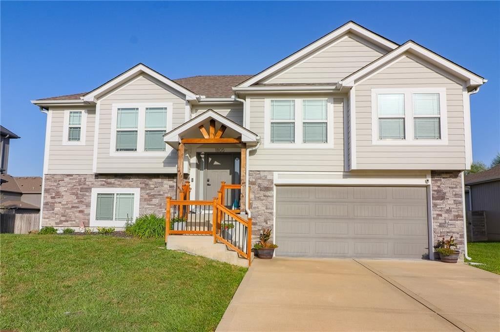 1805 NW Nicholas Drive, Grain Valley, MO