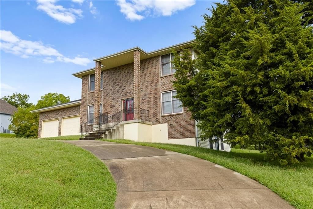 7200 E 69th Street, Kansas City, MO
