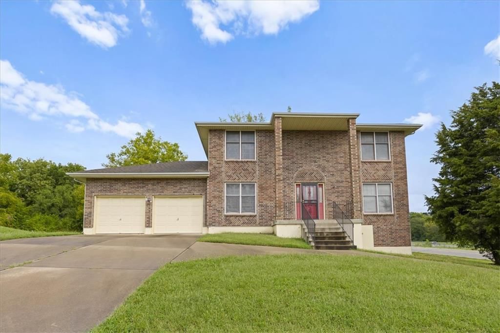 7200 E 69th Street, Kansas City, MO: listing photo 3