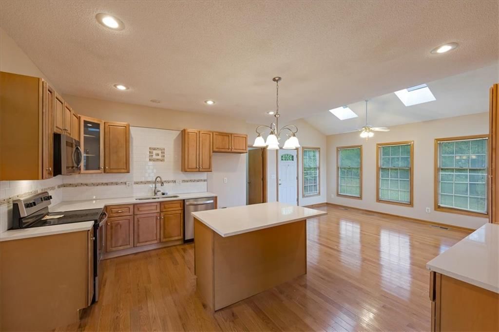 Photo 10 of 35 - 7200 E 69th Street, Kansas City, MO 64133