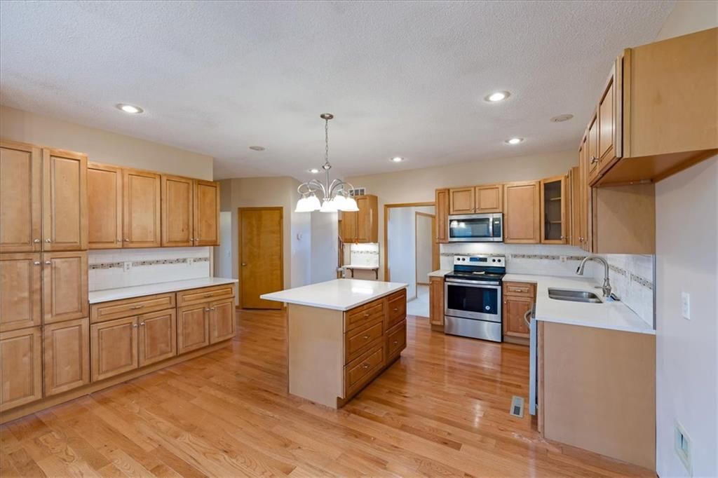 Photo 11 of 35 - 7200 E 69th Street, Kansas City, MO 64133
