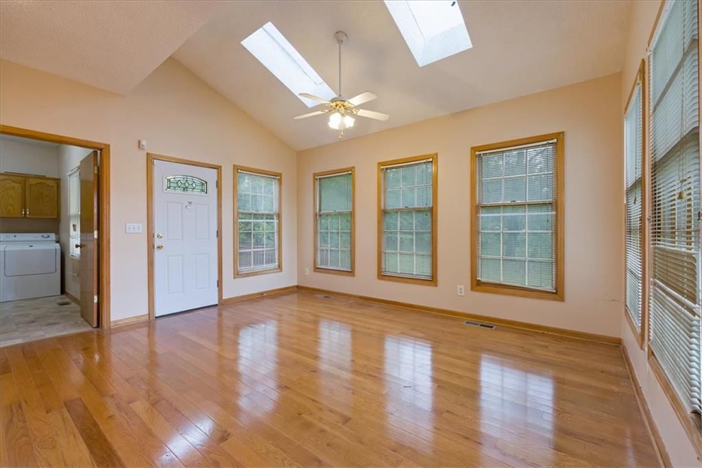 Photo 13 of 35 - 7200 E 69th Street, Kansas City, MO 64133
