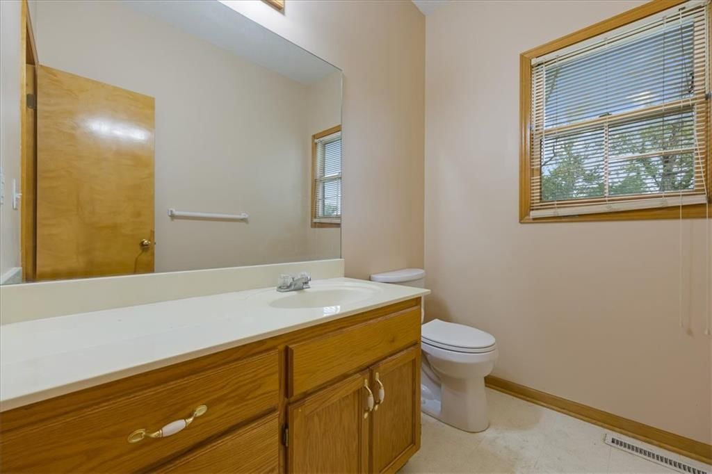 Photo 15 of 35 - 7200 E 69th Street, Kansas City, MO 64133