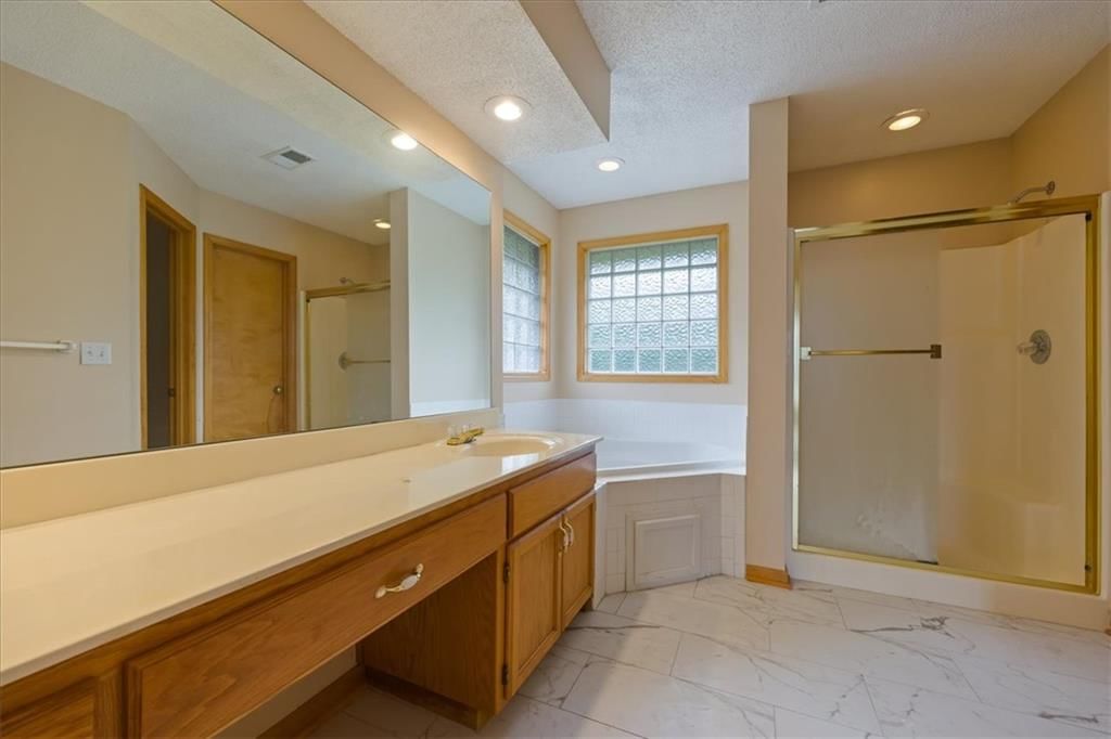 Photo 19 of 35 - 7200 E 69th Street, Kansas City, MO 64133