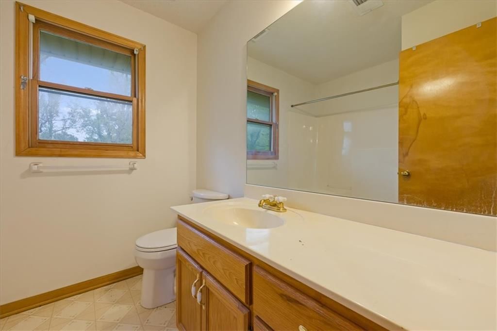 Photo 23 of 35 - 7200 E 69th Street, Kansas City, MO 64133