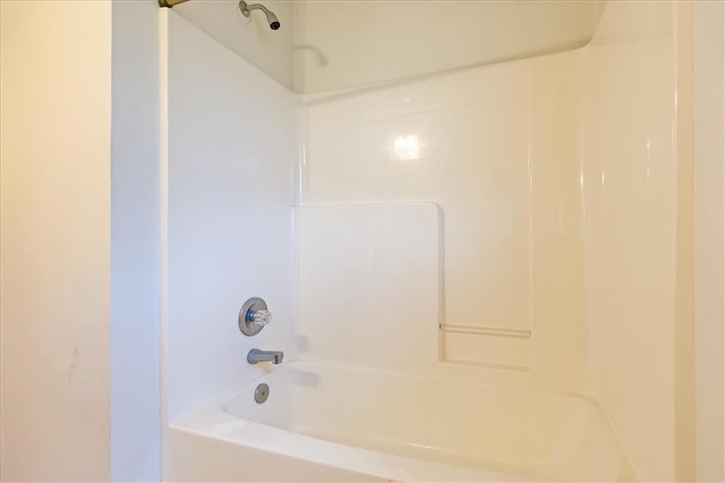 Photo 24 of 35 - 7200 E 69th Street, Kansas City, MO 64133