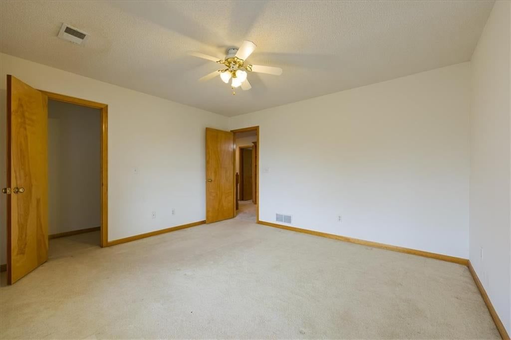 Photo 26 of 35 - 7200 E 69th Street, Kansas City, MO 64133